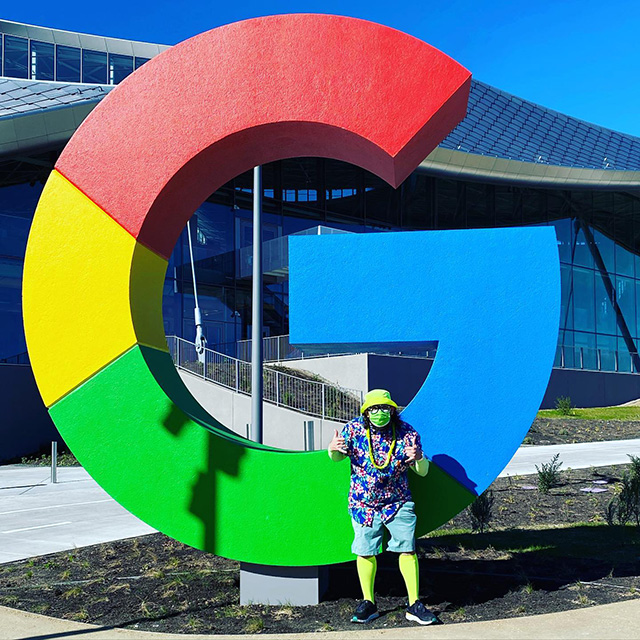 Massive Super G Logo Signage At New Google Office Tvorba web stránok